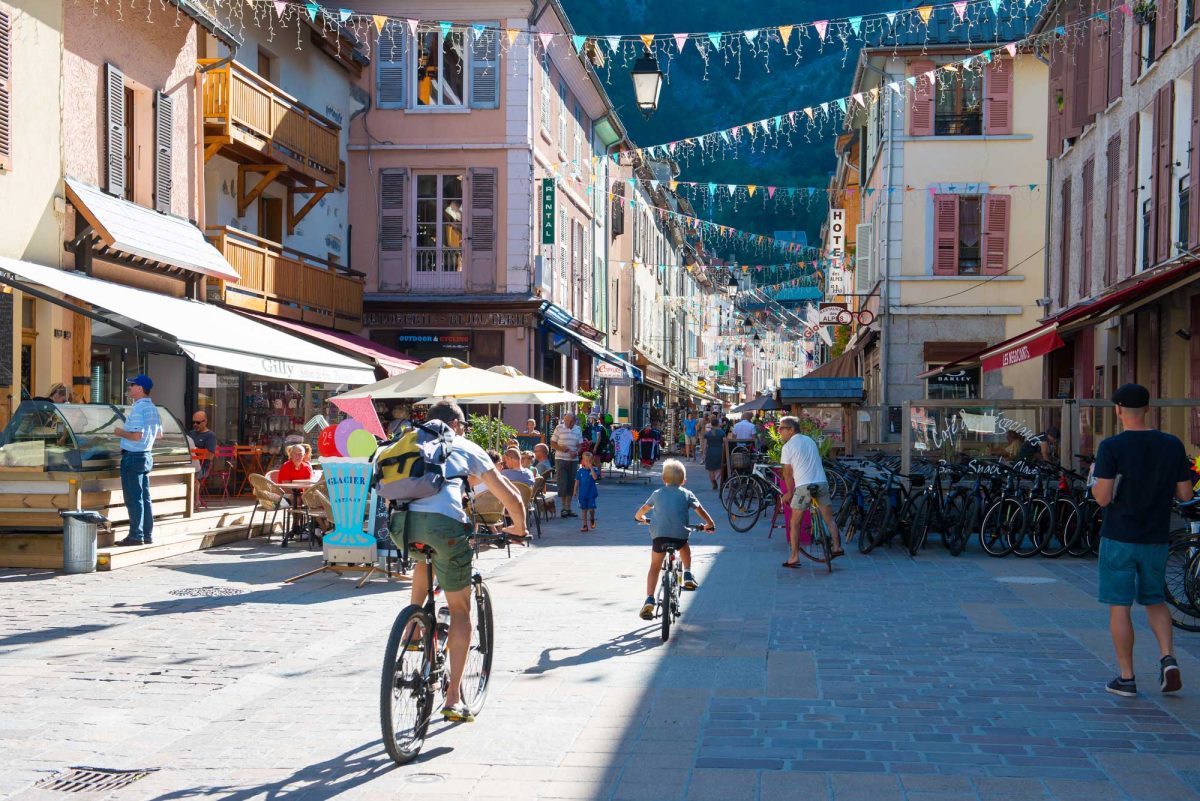 A vélo dans Bourg d'Oisans